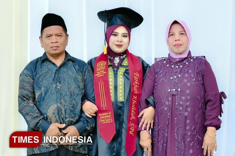 HP Hadiah dari Ayah Stroke Jadi Nyala Kecil yang Antar Farkhah Jadi Wisudawan Terbaik